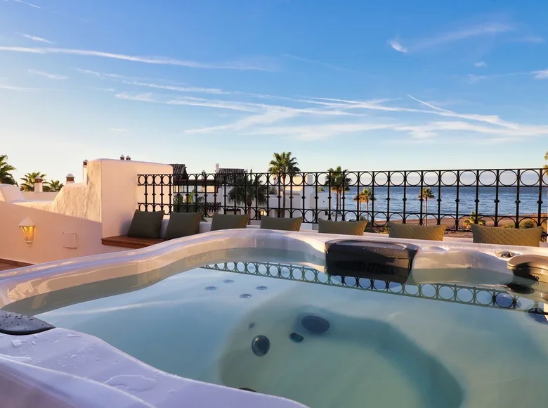 4 bedroom apartment 168 m² Estepona, Spain