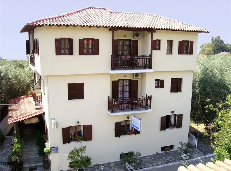Hotel 864 m² in Koropi, Greece