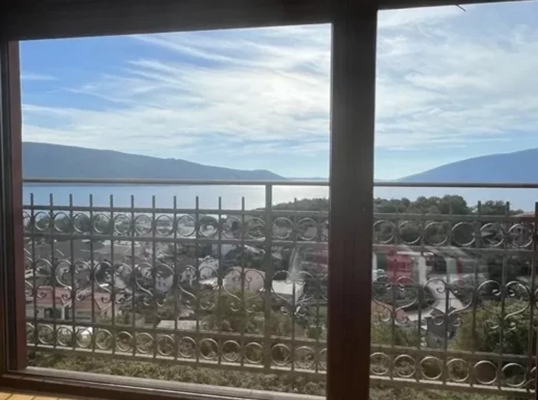 5 bedroom villa 240 m² Zelenika-Kuti, Montenegro