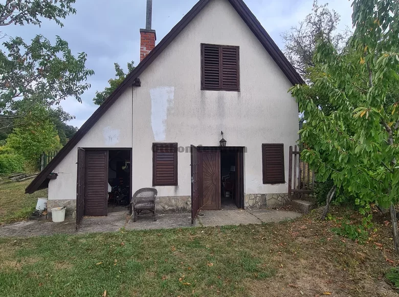 House 64 m² Pusztavacs, Hungary