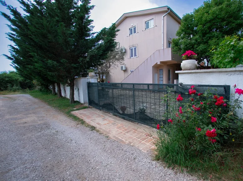 4 bedroom house 300 m² Krimovice, Montenegro