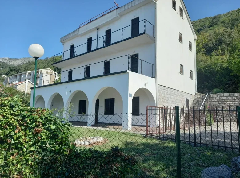 Casa 10 habitaciones 480 m² Petrovac, Montenegro