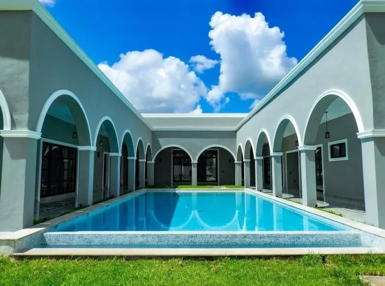 Casa 6 habitaciones 1 210 m² Mérida, México