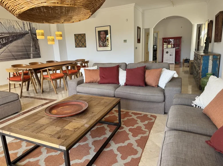 Mieszkanie 3 pokoi 165 m² Guadiaro, Hiszpania