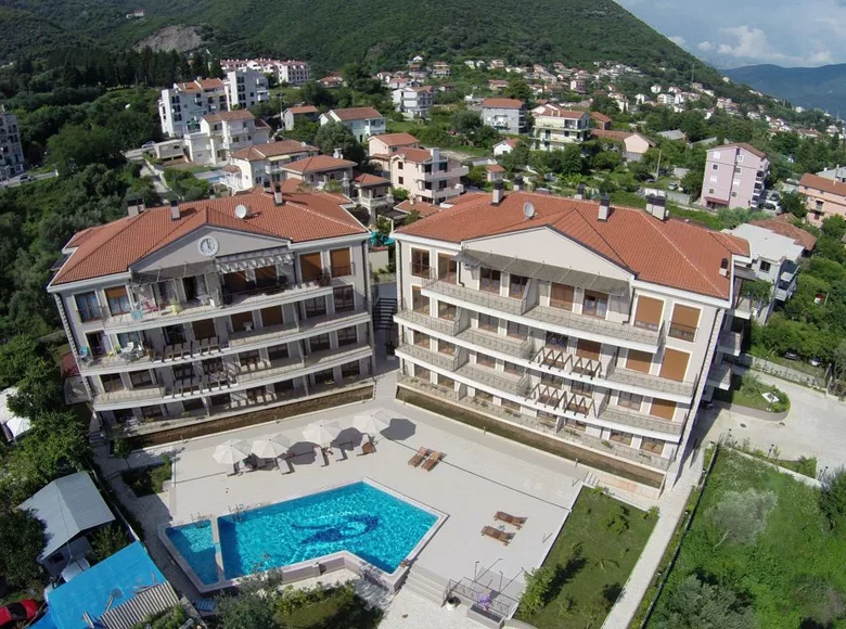 Квартира 2 спальни 85 м² Игало, Черногория