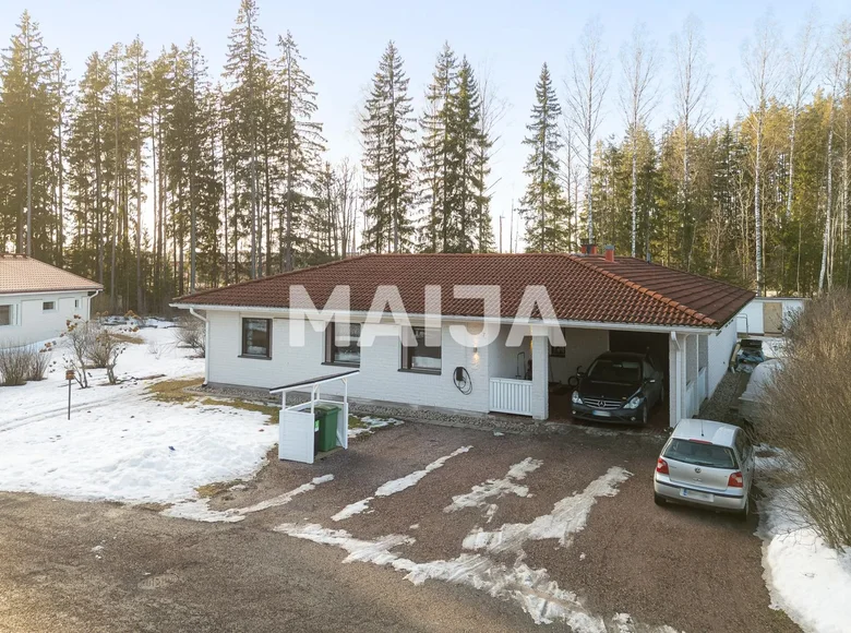 3 bedroom house 123 m² Maentsaelae, Finland