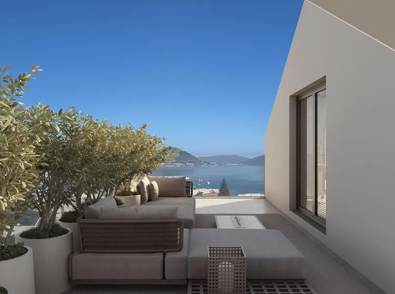 2 bedroom penthouse 179 m² Tivat, Montenegro