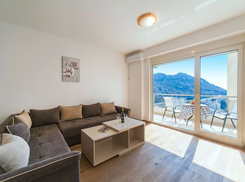 2 bedroom apartment 69 m² Rafailovici, Montenegro