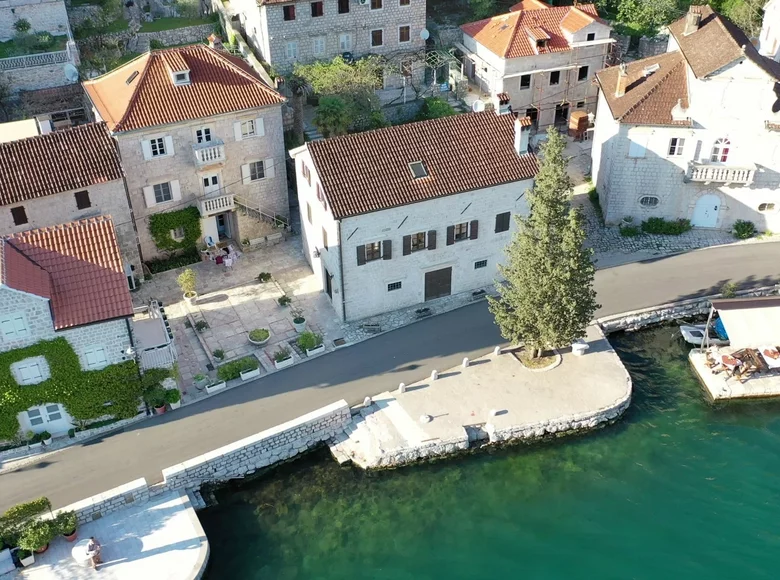 5 bedroom villa 267 m² Perast, Montenegro