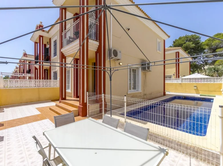 Mieszkanie 3 pokoi 92 m² Orihuela, Hiszpania