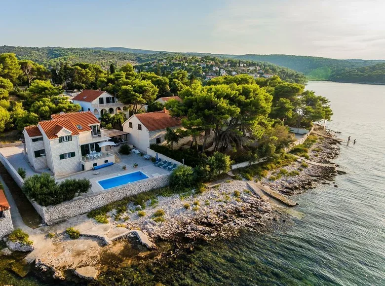 Villa de 4 dormitorios 180 m² Splitska, Croacia