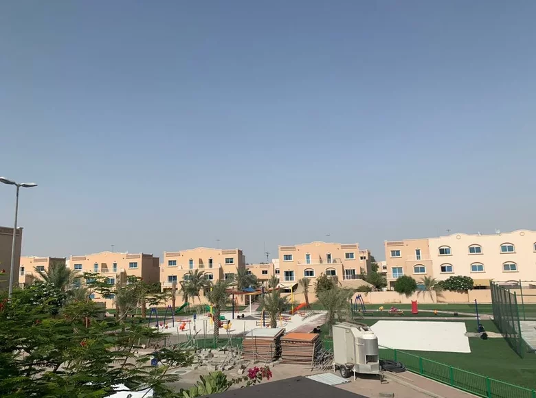 Villa de 4 dormitorios 266 m² Abu Dabi, Emiratos Árabes Unidos