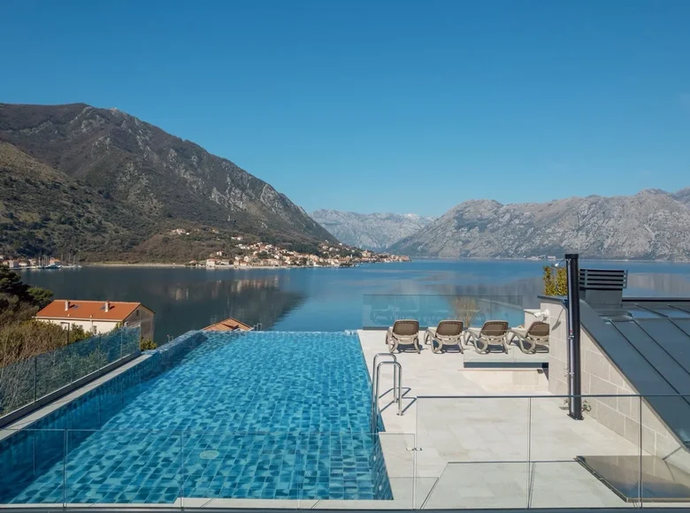 2-Schlafzimmer-Penthouse 192 m² Dobrota, Montenegro