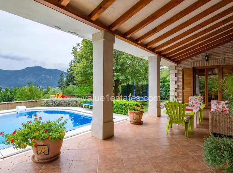 3-Schlafzimmer-Villa 303 m² Donji Orahovac, Montenegro