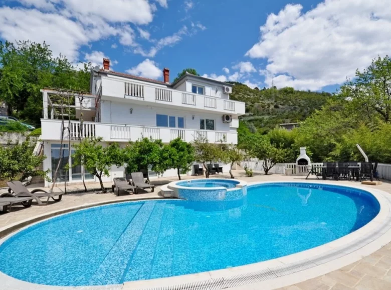 Villa 6 habitaciones 350 m² Tivat, Montenegro