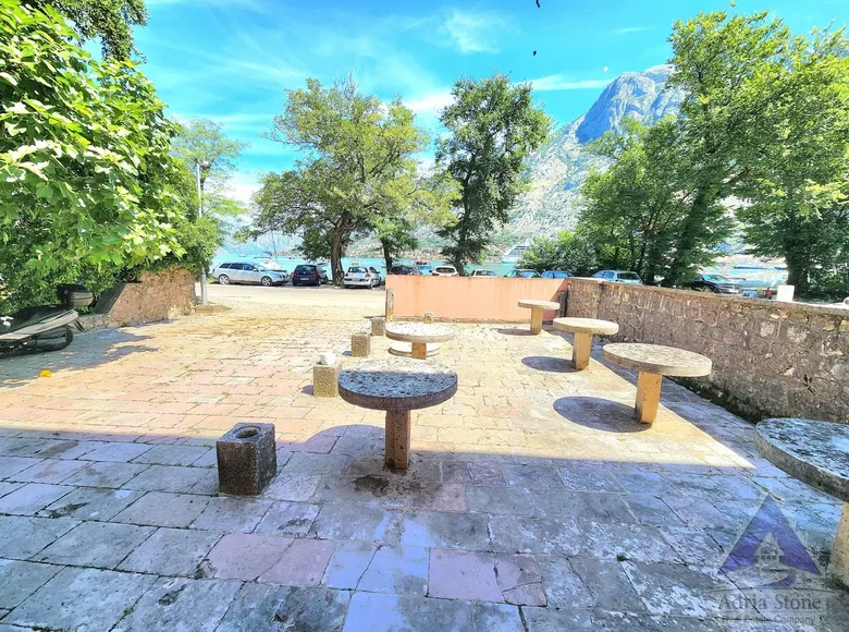 Propriété commerciale 77 m² à Kotor, Monténégro