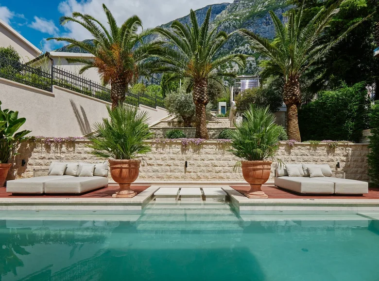 Villa de 9 habitaciones 420 m² Dobrota, Montenegro