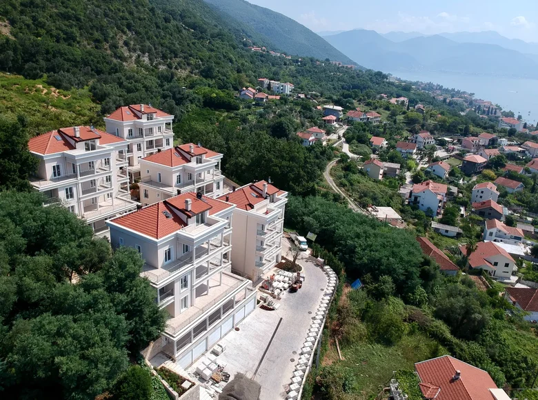 Квартира 2 спальни 71 м² Дженовичи, Черногория