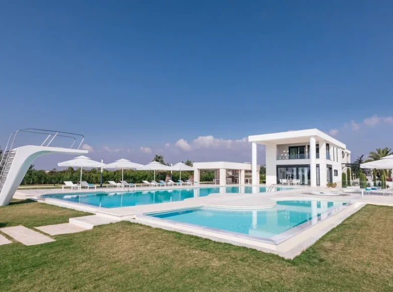 6 bedroom villa 600 m² Nea Moudania, Greece