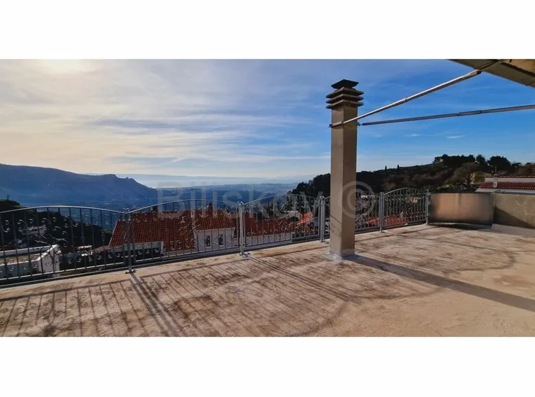 3 room house 310 m² Klis, Croatia