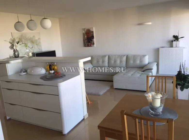 Mieszkanie 2 pokoi 69 m² Antibes, Francja