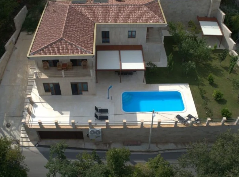 Casa 4 habitaciones 370 m² Prcanj, Montenegro