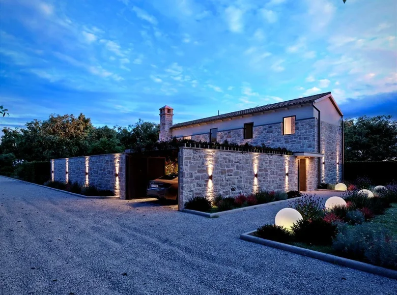 Villa de tres dormitorios 145 m² Rovinj, Croacia