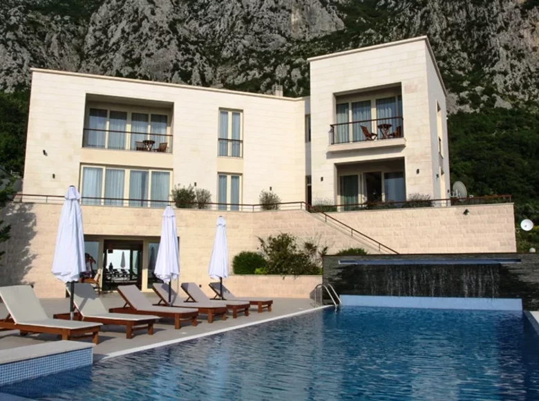 Villa 4 chambres 600 m² Rijeka-Rezevici, Monténégro