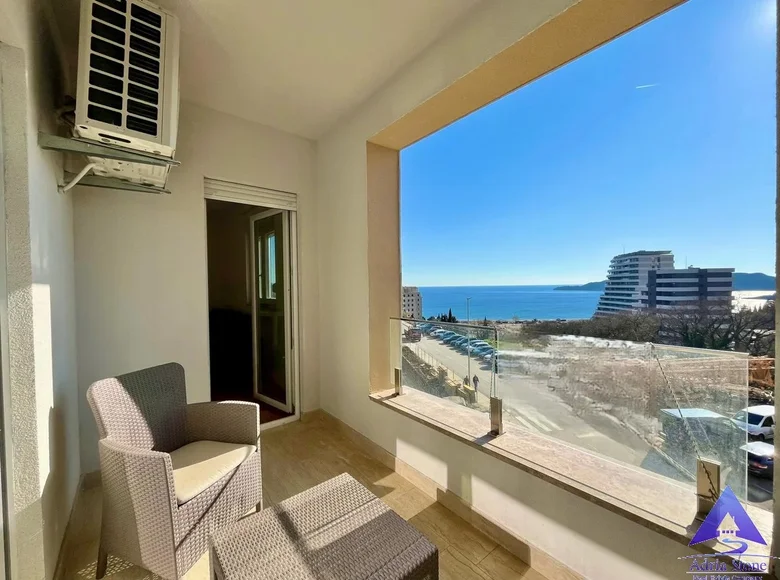 2 bedroom apartment 60 m² Becici, Montenegro