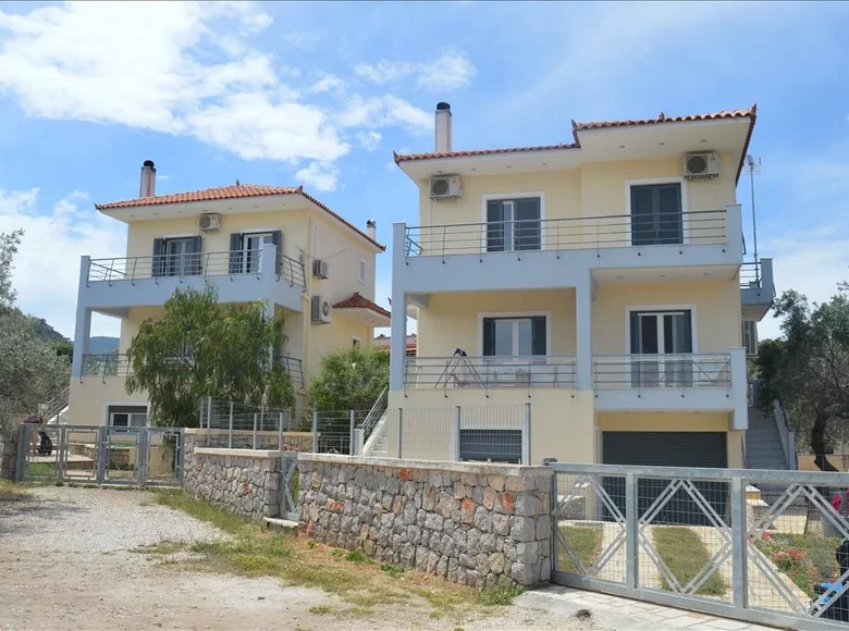 Townhouse 4 bedrooms 152 m² Loutra Oreas Elenis, Greece