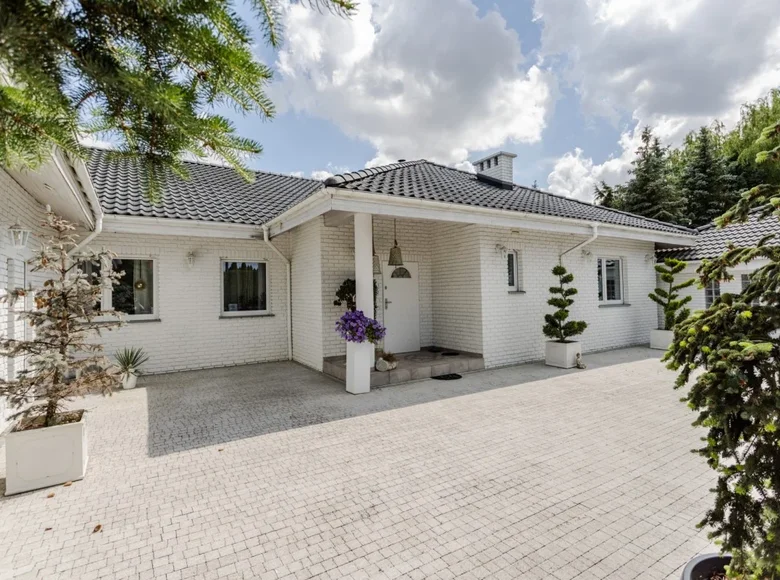 Mieszkanie 4 pokoi 325 m² Chyby, Polska