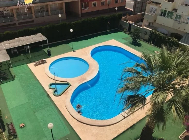 Bliźniak 2 pokoi 70 m² Torrevieja, Hiszpania