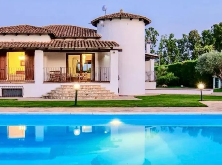 4 bedroom Villa 300 m² Sardinia, Italy