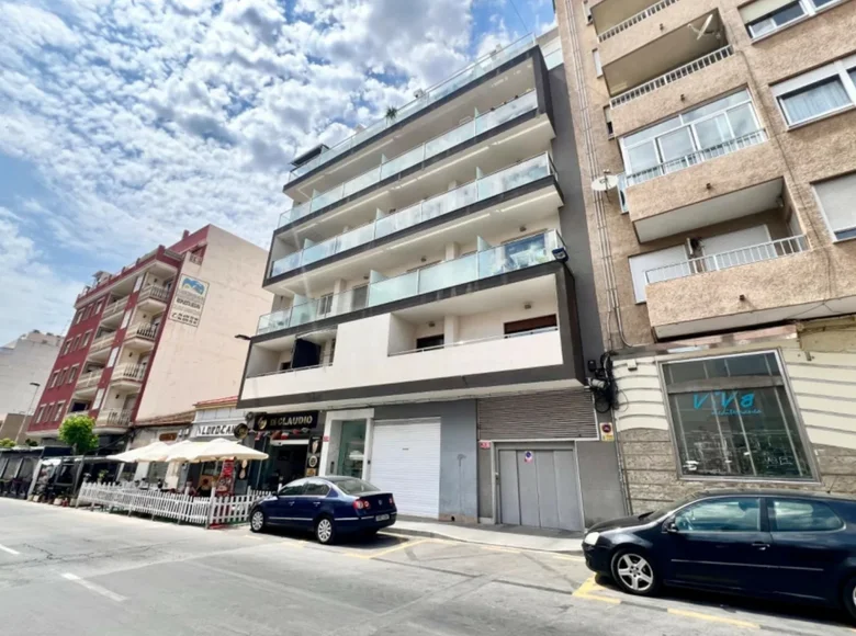 Mieszkanie 4 pokoi 84 m² Torrevieja, Hiszpania