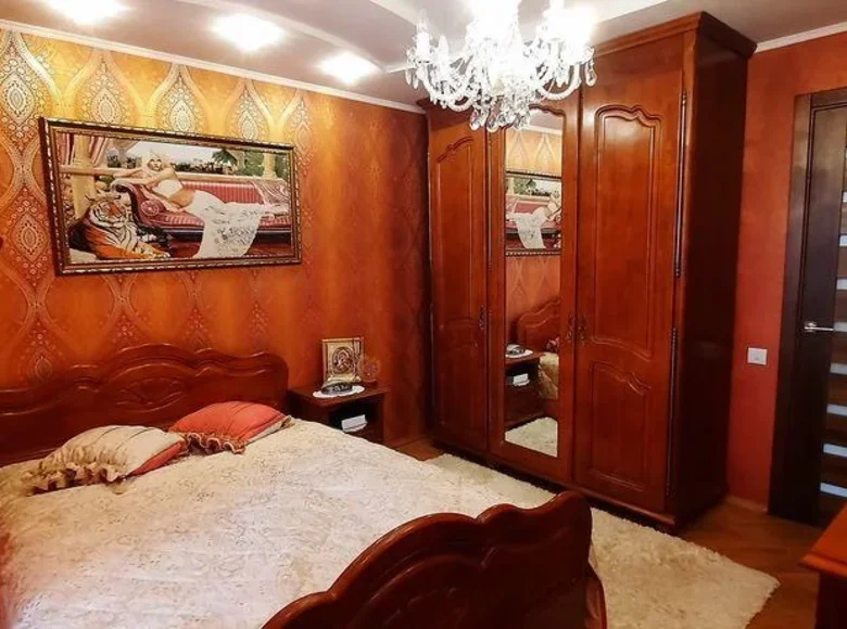 Mieszkanie 3 pokoi 77 m² Soligorsk, Białoruś