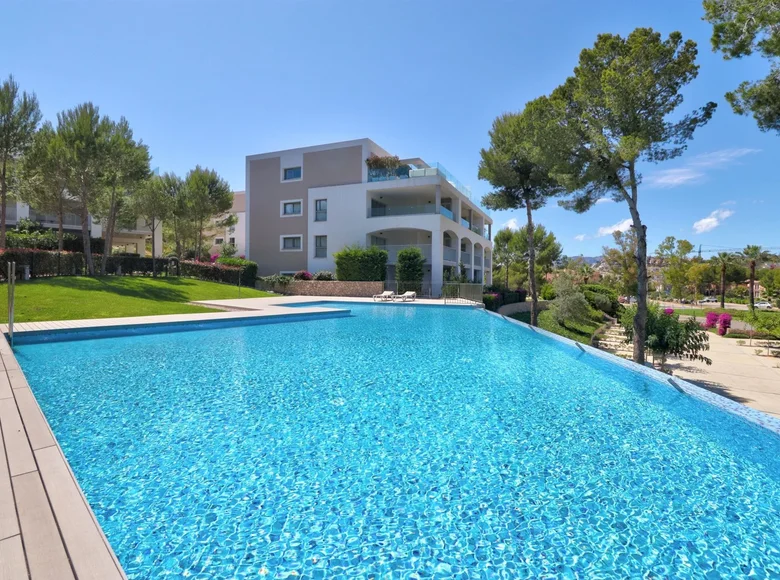 Mieszkanie 3 pokoi 140 m² Santa Ponsa, Hiszpania