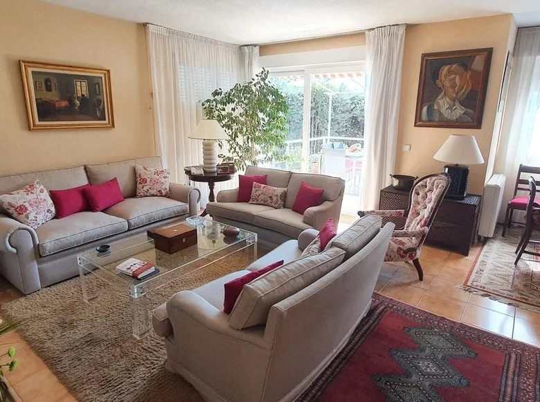 Szeregowiec 4 pokoi 220 m² Madryt, Hiszpania