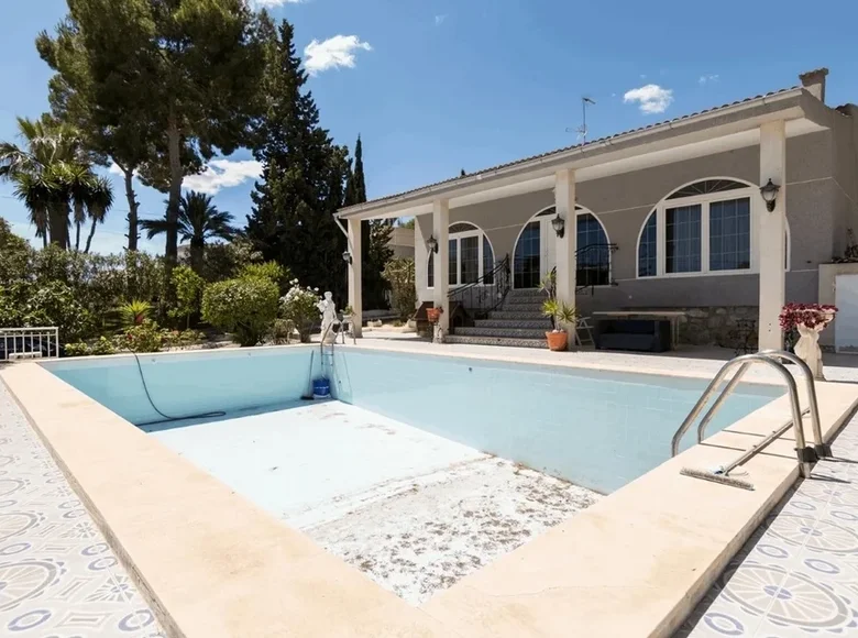 4 bedroom house 230 m² Torrevieja, Spain