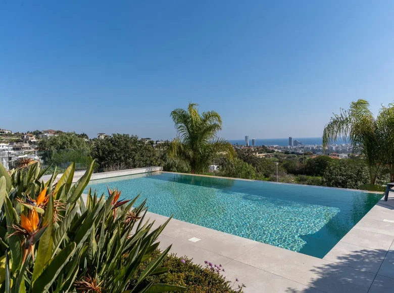 6 bedroom house 1 002 m² Germasogeia, Cyprus