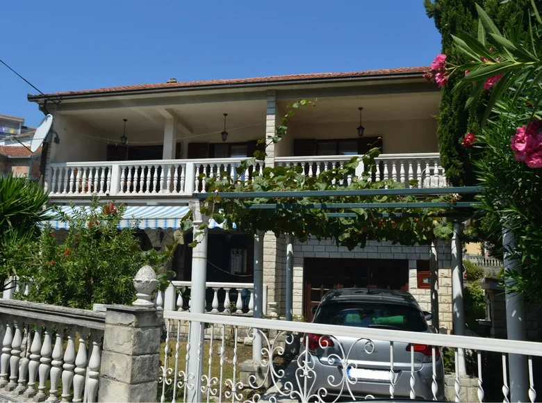 Wohnung 5 Schlafzimmer 195 m² Igalo, Montenegro