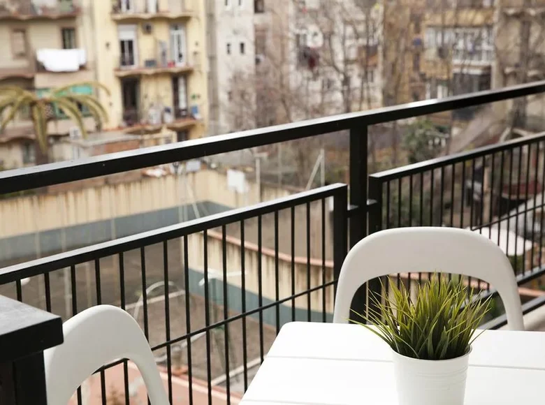 4 bedroom apartment 100 m² Barcelona, Spain