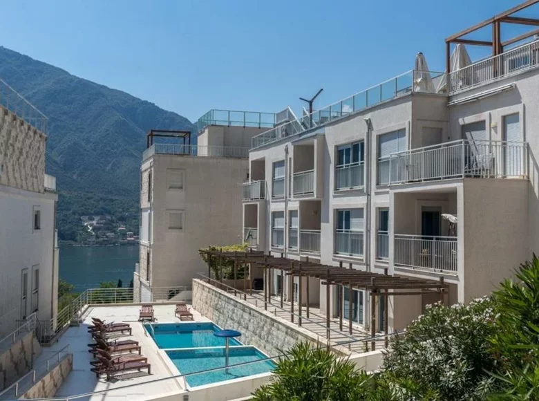 Apartamento 3 habitaciones 85 m² Dobrota, Montenegro