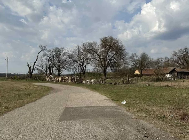 Land 8 344 m² Roeszke, Hungary