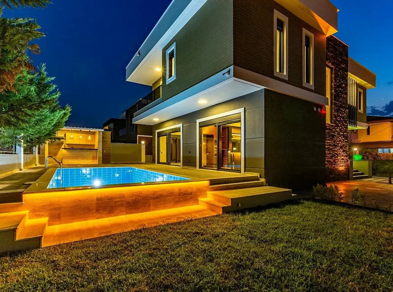 5 bedroom villa 400 m² Doesemealti, Turkey