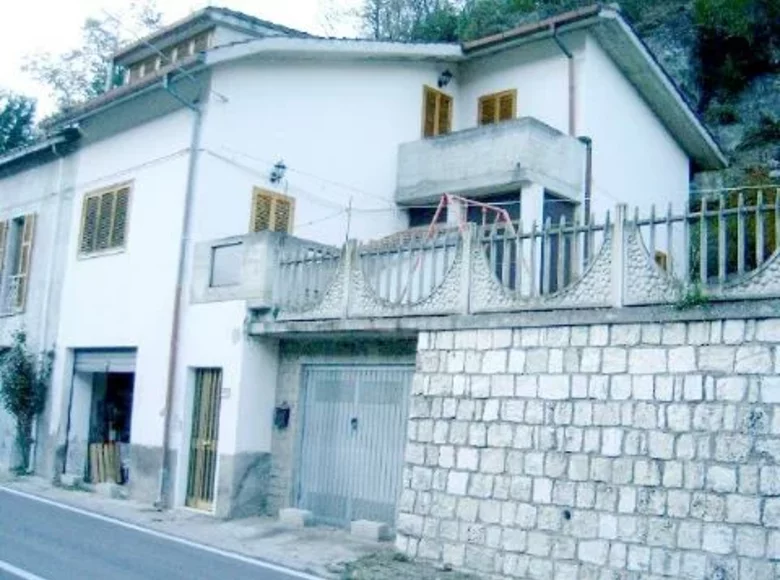Dom 8 pokojów 150 m² Terni, Włochy