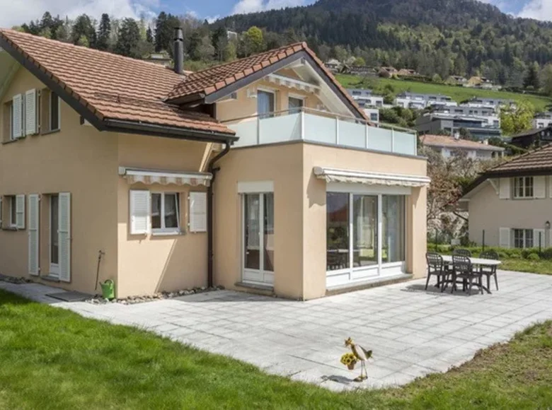 4 bedroom house 150 m² Territet, Switzerland