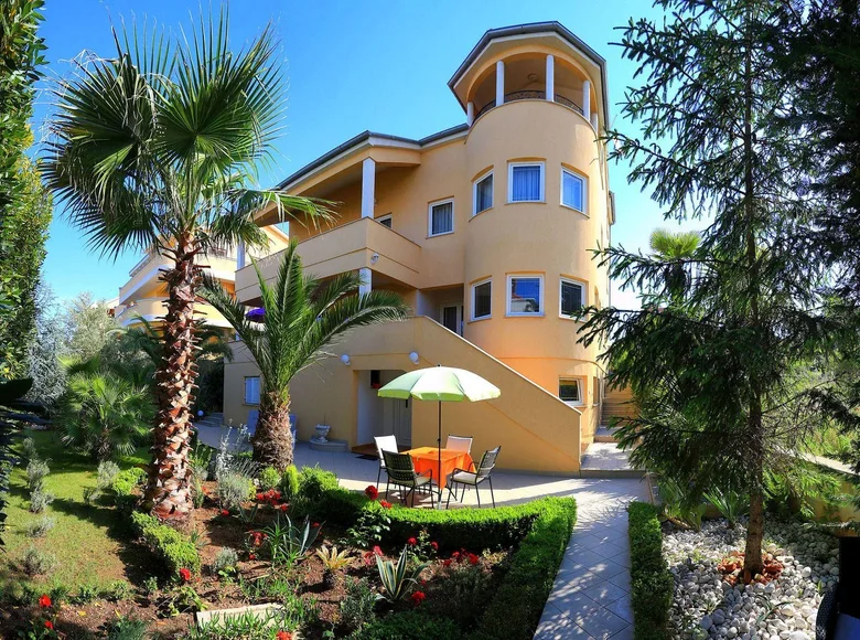 Willa 9 pokojów 350 m² Bashkia Durres, Albania