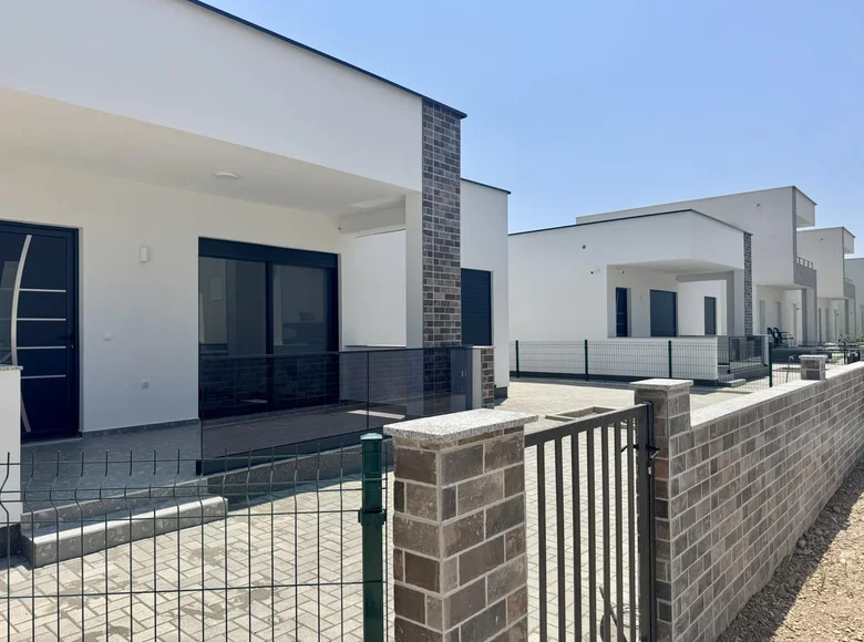 2 bedroom house 86 m² Donji Stoj Shtoji i Poshtem, Montenegro