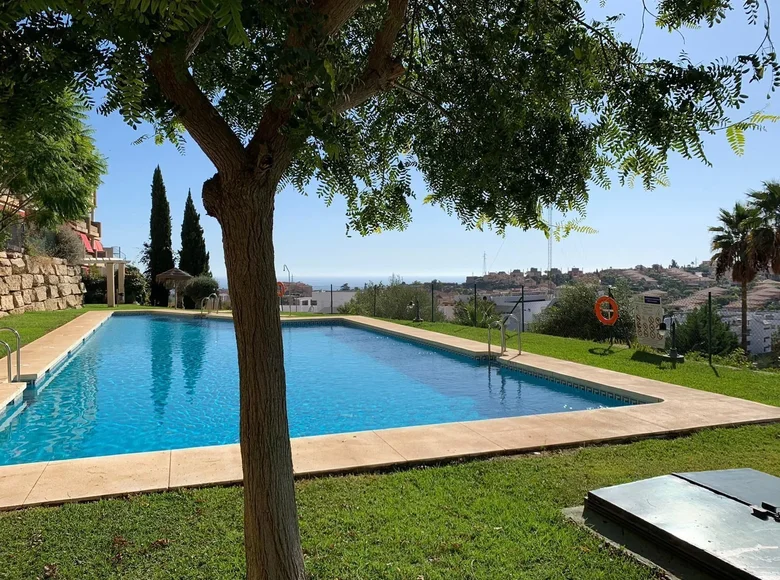 Mieszkanie 2 pokoi 93 m² Benalmadena, Hiszpania
