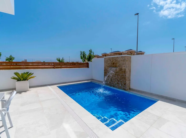 Villa de tres dormitorios 134 m² Pilar de la Horadada, España